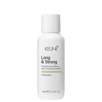 Frasco branco da linha Long & Strong da Keune, um condicionador fortalecedor com Centella Asiática. Rótulo com nome da marca e produto em preto e branco.