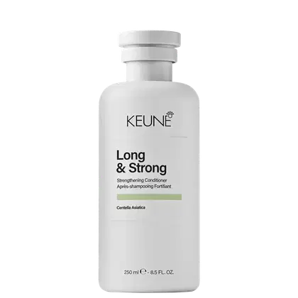 Frasco branco da linha Long & Strong da Keune, um condicionador fortalecedor com Centella Asiática. Embalagem cilíndrica com três anéis brancos na parte superior e rótulo preto com o nome da marca e do produto.