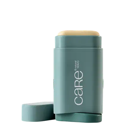 Produto de beleza em embalagem retangular de cor verde-azulada, com rótulo destacando a marca "Care". A embalagem possui formato de bastão e tampa removível, sugerindo tratar-se de um produto de cuidados com a pele ou cabelo.
