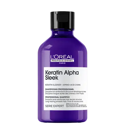 Frasco de shampoo profissional da marca L'Oréal Professionnel, com design em tons de roxo e preto, rotulado como "Keratin Alpha Sleek" com informações sobre seus benefícios para cabelos.
