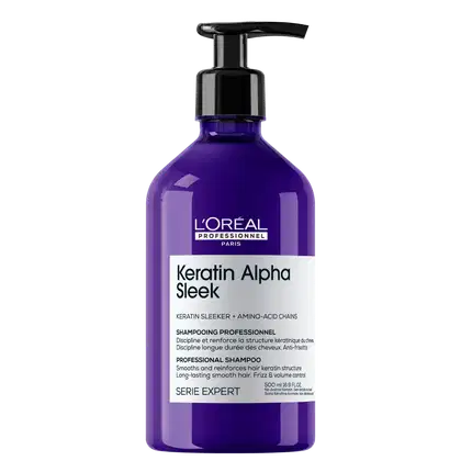 Frasco de shampoo da marca L'Oréal Professionnel, design em tom roxo escuro e rótulo com o nome "Keratin Alpha Sleek". O produto é descrito como shampoo que disciplina e reforça a estrutura capilar, proporcionando cabelos lisos e com volume controlado.