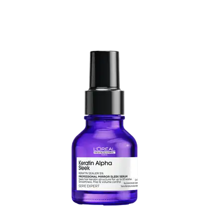 Frasco de soro de cabelo da marca L'Oréal Professionnel, da linha Keratin Alpha Sleek, com 5% de queratina. O frasco possui formato cilíndrico, com tampa preta e corpo em vidro de cor roxa translúcida.