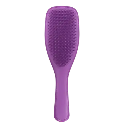 Escova de cabelo Tangle Teezer de cor roxa, com superfície texturizada e formato ergonômico, projetada para desembaraçar e pentear os cabelos de forma suave e eficiente.