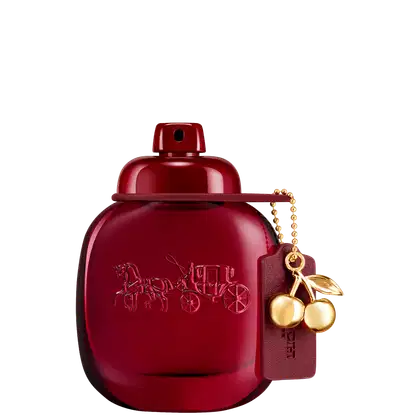 Frasco de perfume Coach vermelho escuro com tampa arredondada e pingente dourado em formato de cereja. Embalagem com gravação em relevo de carruagem.