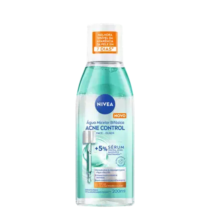 Frasco de água micelar bifásica da marca Nivea para controle da acne, com rótulo indicando melhora visível da aparência da pele em 7 dias e adição de 5% de soro com ácido salicílico e niacinamida.