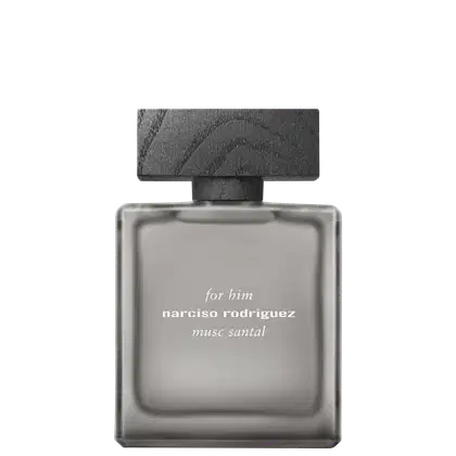 Frasco de perfume masculino da marca Narciso Rodriguez, com rótulo em tons de cinza e branco, exibindo o nome do produto "Musc Santal" e a indicação "for him".