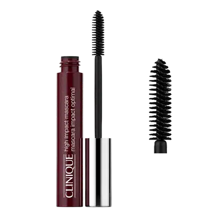 Frasco de máscara de cílios da marca Clinique com escova de cerdas espirais. Rótulo vermelho com texto "High Impact Mascara" e "Clinique" em letras brancas.