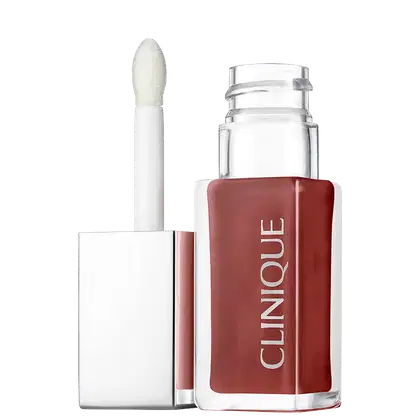 Frasco de batom líquido Clinique Clinique Pop Lip + Cheek Oil com aplicador em forma de pincel, em tom vermelho.