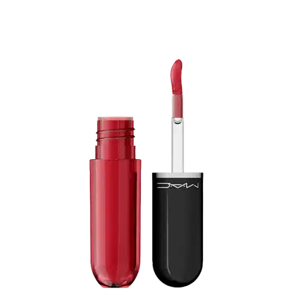 Lip tint da marca M·A·C: um frasco de vidro e um aplicador de batom preto com a marca impressa. O frasco contém um produto líquido.