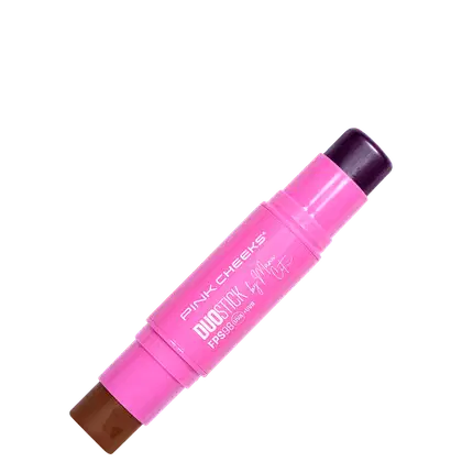 Bastão de maquiagem da marca Pink Cheeks, Duo Stick by Manu Cit, com duas pontas - de um lado bronzer, do outro blush.