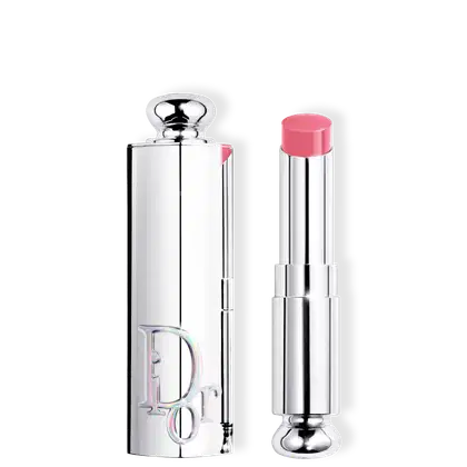 Batom em embalagem prateada com logotipo da marca Dior marcada na tampa.