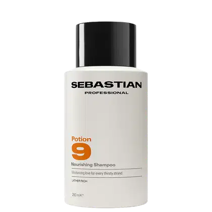 Frasco branco com rótulo preto da marca Sebastian Professional, contendo shampoo da linha Potion 9 para cabelos nutridos.