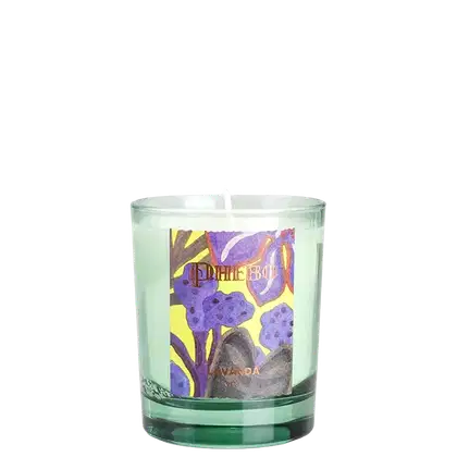 Frasco de vela com flores roxas e amarelas, contendo item de perfumaria da marca Phebo, com tampa de madeira redonda.