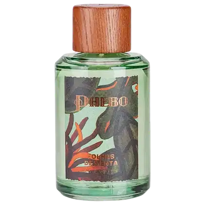 Frasco de item de perfumaria da marca Phebo com rótulo verde e laranja, apresentando folhas estilizadas em tons de verde, azul e rosa.
