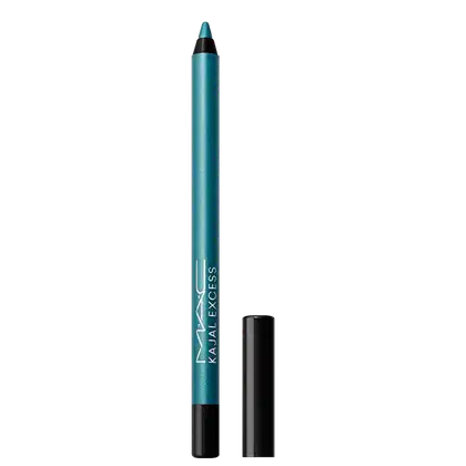 Lápis de olho da marca M·A·C na cor azul-esverdeada, com embalagem preta e texto "Kajal Excess" impresso. O produto possui formato cilíndrico e ponta afilada.