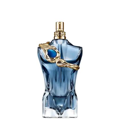 Frasco de perfume Jean Paul Gaultier com design escultural em azul e dourado, com tampa dourada. Traz formato de torso masculino esculpido, adornado com um lenço dourado e uma pedra azul, contendo uma fragrância azul-clara.