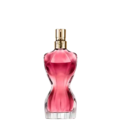 Frasco de perfume Jean Paul Gaultier com formato curvilíneo e tampa dourada. O frasco exibe uma silhueta feminina, destacada por um detalhe floral dourado e um toque granada, preenchido com um radiante líquido rosa-alaranjado.