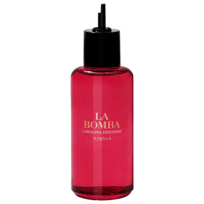 Frasco refil vermelho brilhante de item de perfumaria da marca Carolina Herrera, com rótulo em letras douradas exibindo o nome "La Bomba Intensa".