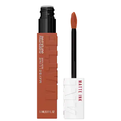 Frasco de item de batom da marca Maybelline, com tampa preta e corpo marrom, exibindo texto "Super Stay" em branco.