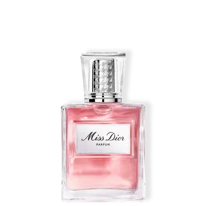 Frasco de item de perfumaria Miss Dior Parfum com líquido rosa, tampa prateada texturizada e rótulo branco com inscrição em preto, sobre fundo branco.