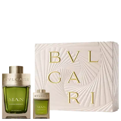 Embalagem de item de perfumaria da marca Bvlgari, com frasco verde e caixa branca com detalhes dourados, exibindo o nome da marca em destaque.