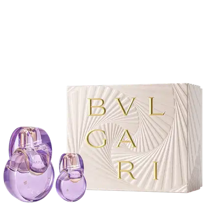 Dois frascos roxos de item de perfumaria da marca Bvlgari em embalagem branca com detalhes dourados, apresentando o nome da marca em destaque.