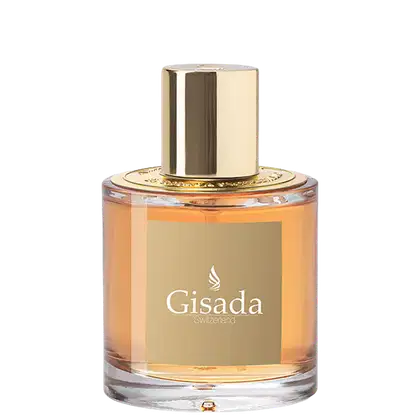 Perfume Gisada Switzerland em frasco cilíndrico de vidro com líquido âmbar. Tampa dourada cilíndrica. Rótulo bege com logo branco e texto "Gisada Switzerland". Design elegante e sofisticado.