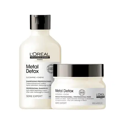 O produto apresentado é uma linha de cuidados capilares da marca L'Oréal Professionnel chamada Metal Detox. Consiste em um shampoo em um frasco plástico branco opaco com tampa preta e um creme de tratamento em um pote branco opaco com tampa preta.