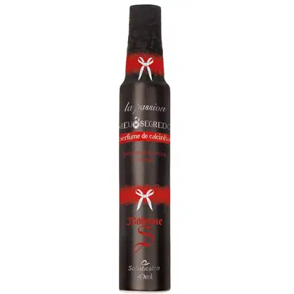 Frasco de perfume feminino da marca Sofisticatto, com design preto e vermelho, contendo a inscrição "La passion" e "Perfume de calcinha" em destaque. O produto possui uma tampa com laço branco.