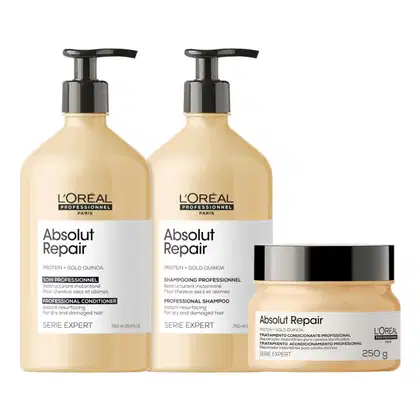 A imagem mostra dois frascos cilíndricos de shampoo, eles possuem a cor amarela e a tampa em válvula preta. Ao lado há um pote redondo de máscara capilar na mesma cor.