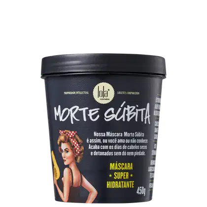 Embalagem preta com rótulo da marca Lola Cosmetics, contendo uma máscara capilar super hidratante chamada "Morte Súbita". A embalagem apresenta uma ilustração de uma mulher com cabelos enrolados em um lenço estampado.