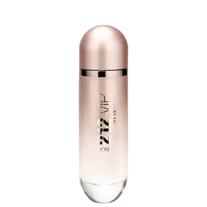 Perfume em frasco cilíndrico de metal rosado. O frasco tem um formato alongado com uma tampa arredondada na parte superior. O rótulo frontal exibe o texto "212 VIP Rosé" em letras douradas sobre fundo rosado.