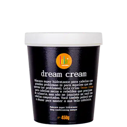Pote preto com rótulo branco e laranja contendo "dream cream", uma máscara super hidratante para cabelos com problemas, de acordo com a descrição no rótulo. O produto é da marca Lola From Rio.