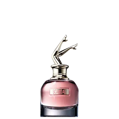 Frasco de perfume Scandal da marca Jean Paul Gaultier, com design escultural e tampa dourada em formato de figura humana. Embalagem de vidro rosa com rótulo destacado em preto.
