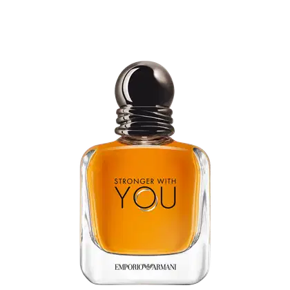 Frasco de perfume Emporio Armani "Stronger with You", com tampa arredondada e corpo de vidro transparente contendo líquido de cor laranja vibrante. O rótulo exibe o nome da fragrância em letras pretas.