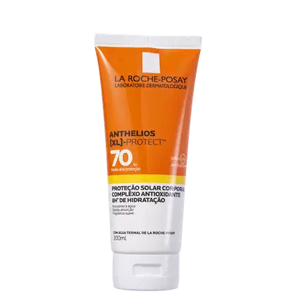 O produto vem em um tubo plástico laranja com detalhes em branco. O rótulo indica que é um protetor solar com FPS 70, oferecendo alta proteção contra raios UVB e UVA. Contém um complexo antioxidante e promete 8 horas de hidratação. .