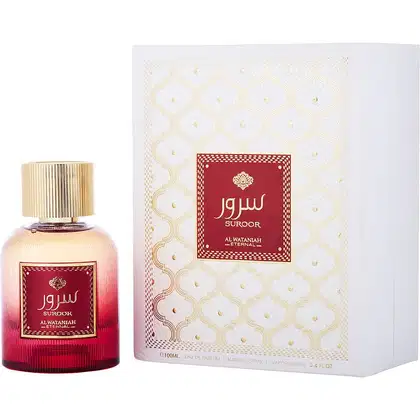 Frasco de perfume Al Wataniah Suroor em embalagem vermelha e dourada, com rótulo destacado em vermelho e texto em árabe. O produto é apresentado em caixa decorativa com padrões florais em tons claros.
