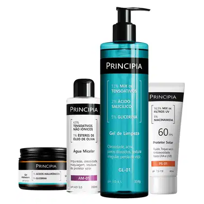 Produtos da marca Principia, incluindo gel de limpeza, água micelar, protetor solar e hidratante, em embalagens de plástico e vidro com cores predominantes de azul, preto e branco.
