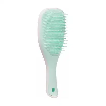 Escova de cabelo Tangle Teezer de cor verde clara com cerdas longas e macias, projetada para desembaraçar e pentear os cabelos de forma suave e eficiente.