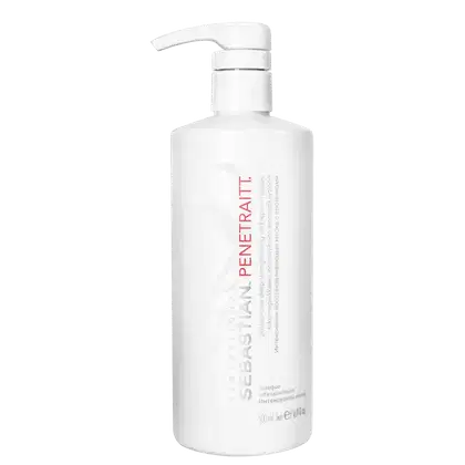 Frasco branco com bomba dosadora contendo produto para tratamento capilar da marca Sebastian Professional. Rótulo com o nome "Sebastian Penetraitt" e informações sobre o produto.