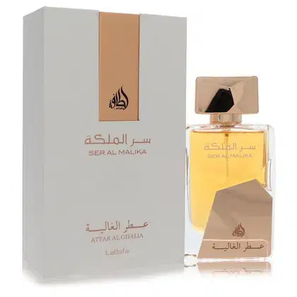 Frasco de perfume Ser Al Malika da marca Lattafa Perfumes, em embalagem retangular branca e dourada, com rótulo em árabe e inglês. O frasco de vidro tem formato quadrado e tampa dourada.