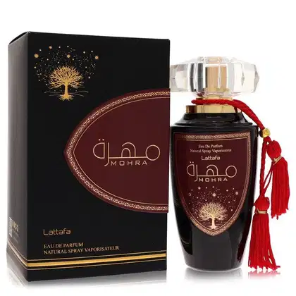 Perfume Lattafa Mohra em frasco de vidro com tampa, embalado em caixa preta com detalhes dourados e ilustração de árvore. Rótulo em árabe e inglês indica o nome "Lattafa Mohra" e "Eau de Parfum Natural Spray Vaporisateur".