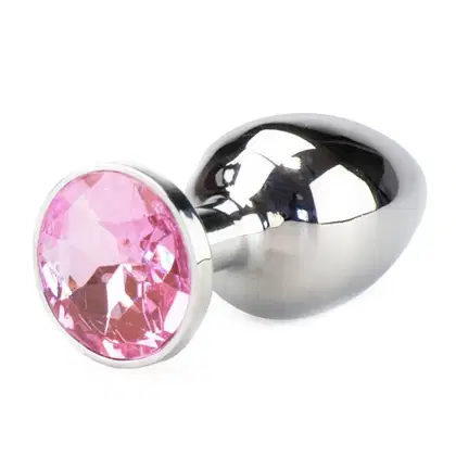 Plug anal de metal cromado com gema rosa brilhante incrustada, produto da marca Sexy Import. O plug possui formato arredondado e brilhante, com a gema rosa destacada em seu centro.