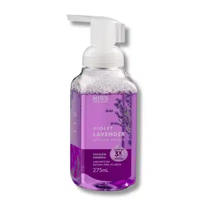 Sabonete em espuma para as mãos da marca Kiss New York, na cor roxa, com rótulo indicando o aroma de lavanda violeta, em frasco de 275 ml com bomba dosadora.