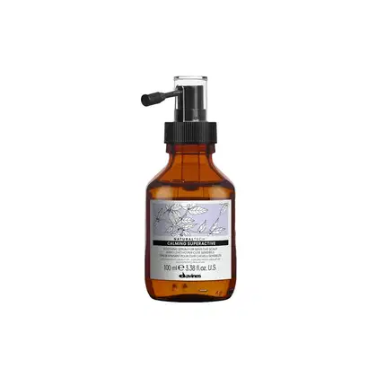 Frasco de soro calmante Davines Naturaltech Calming Superactive, com 100 ml, em embalagem de vidro âmbar e rótulo com ilustrações de folhas e texto em inglês.