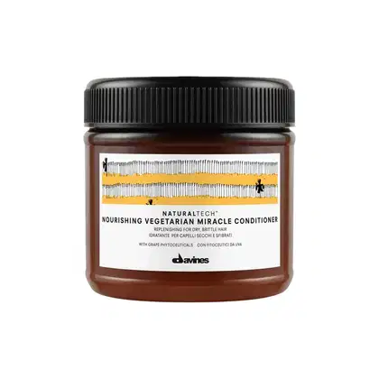 Frasco de condicionador de cabelo Naturaltech da Davines, com tampa preta e rótulo com informações sobre o produto, que promete nutrir e reparar cabelos secos e quebradiços.