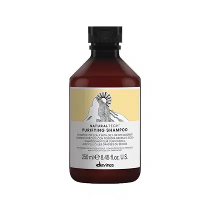 Frasco de shampoo Naturaltech Purifying da Davines, com 250 ml, em embalagem de vidro marrom escuro com rótulo amarelo e branco, contendo informações sobre o produto.