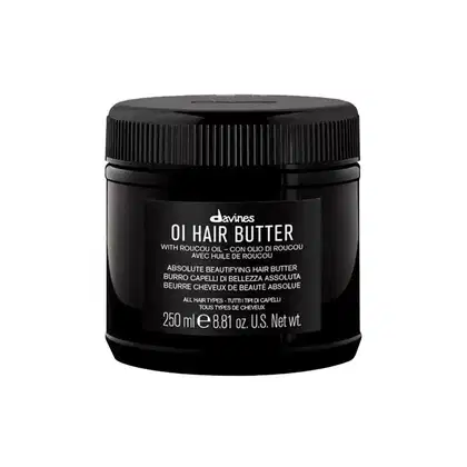 Pote preto de 250 ml da linha Davines Oi Hair Butter, um produto para tratamento capilar com rótulo destacando seus benefícios de beleza absoluta para todos os tipos de cabelo.