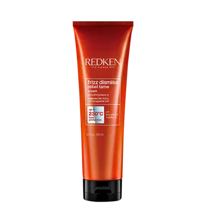 Tubo de creme para cabelos da marca Redken, com design vermelho e preto. Rótulo indica que o produto é da linha "Frizz Dismiss Rebel Tame" e promete controle de frizz com proteção térmica de até 230°C.