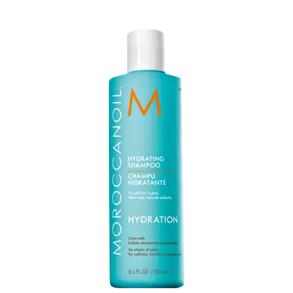 A imagem mostra o Shampoo Moroccanoil Hydration 250ml, um frasco plástico cilíndrico na cor turquesa e letras em branco, laranja e preto Também é mencionado que é indicado para todos tipos de cabelo e que é seguro para cabelos coloridos, sem alterar a cor